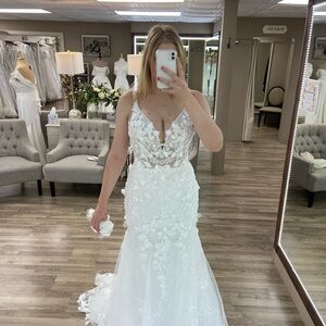 Elegant White Lace Wedding Dress